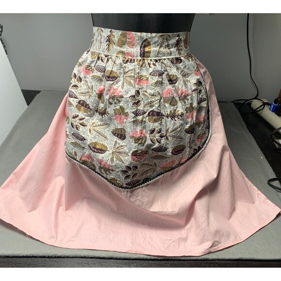 Handmade Vintage-Style Apron with Pink Cotton Skirt & Floral Patterned Pocket - Picture 1 of 6